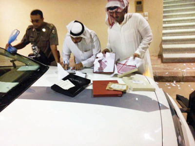 شبكة الأشمغة «المقلدة».. المصنع في جدة والمزاحمية مقر التخزين