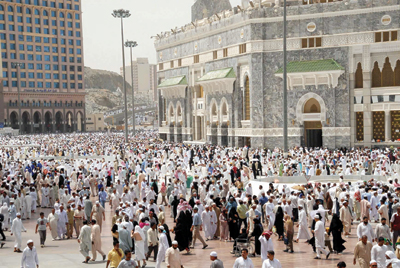 مليونا مصلًّ يؤدون صلاة الجمعة الأخيرة في المسجد الحرام