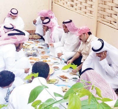 حي «قروي» في الطائف .. يجمع قاطنيه على «أكلة من كل بلد» في العيد