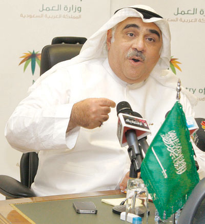 «العمل»: 3 آلاف ريال حداً أدنى لـ «نطاقات»