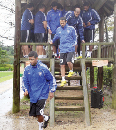 الهلال مع إعصار «سانبا» .. «برد» ومطر