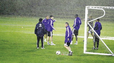 الهلال مع إعصار «سانبا» .. «برد» ومطر