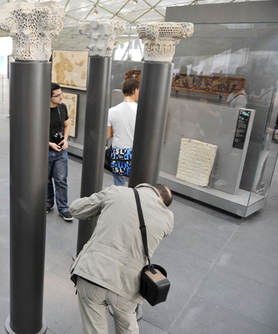 افتتاح معرض الفنون الاسلامية في متحف اللوفر الفرنسي تحت سقف زجاجي