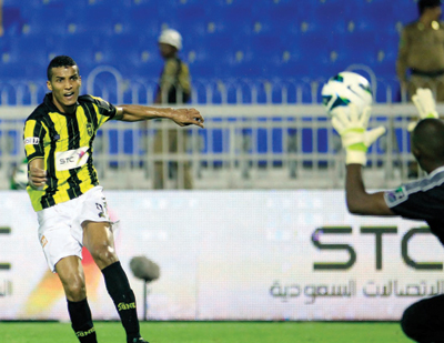 هزازي يقتحم قائمة هدافي العالم