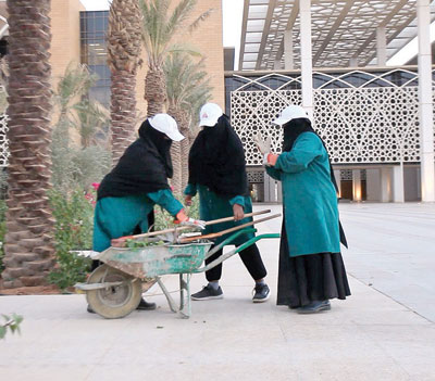 توظيف 1200 سعودية في تشغيل جامعات البنات وصيانتها