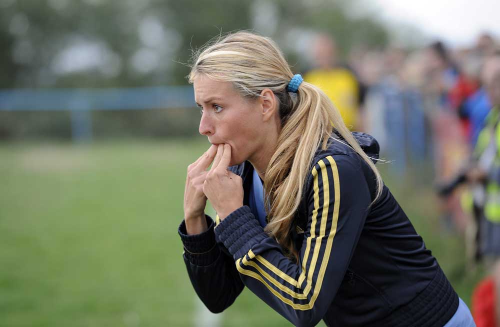 قصة مصورة : ملكة جمال كرواتيا تدرب فريق كرة قدم للرجال