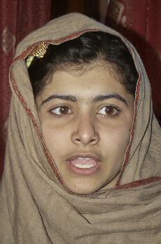 قصة مصورة : نقل الناشطة الباكستانية الشابة ملالا إلى بريطانيا للعلاج