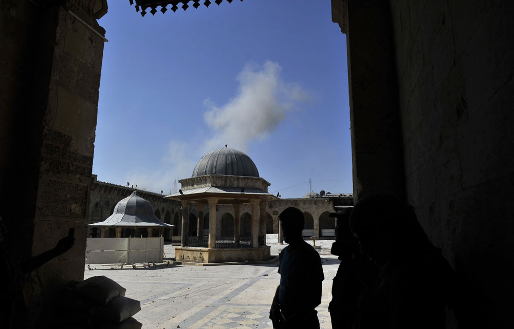 انفجار الجامع الأموي بعد اشتباكات عنيفة بين قوات النظام والجيش الحر في حلب