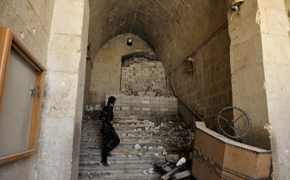 انفجار الجامع الأموي بعد اشتباكات عنيفة بين قوات النظام والجيش الحر في حلب