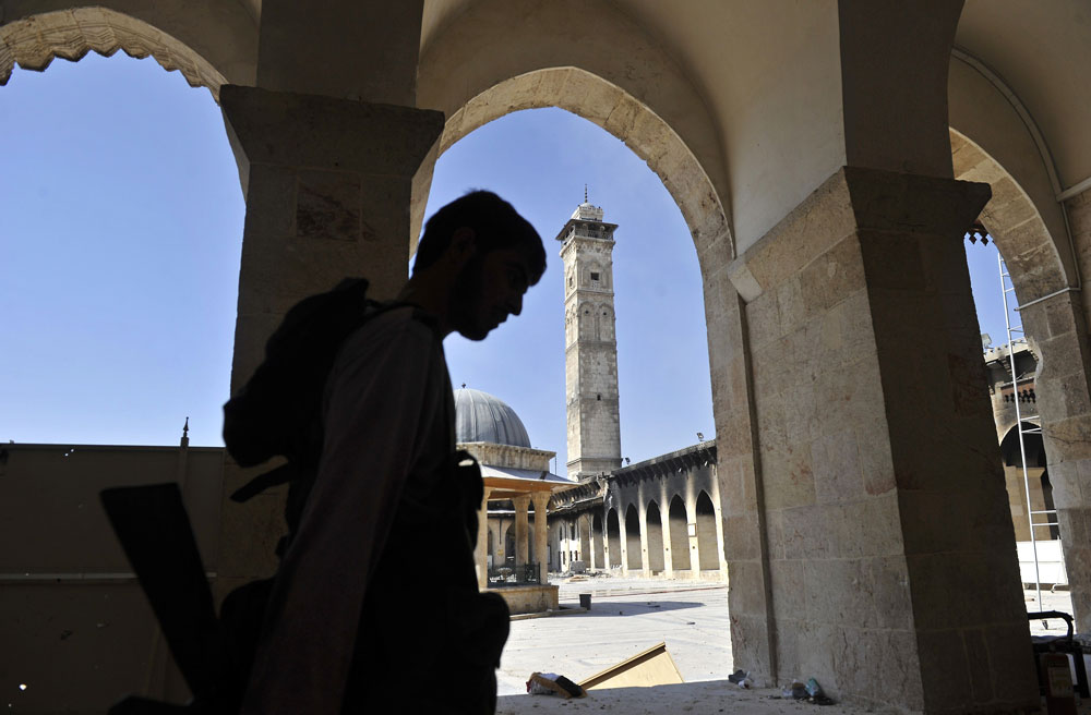 انفجار الجامع الأموي بعد اشتباكات عنيفة بين قوات النظام والجيش الحر في حلب