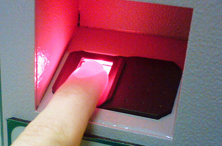 للنقاش : هل تؤيد استبدال الصور الشخصية بالبصمة في بطاقات النساء ؟