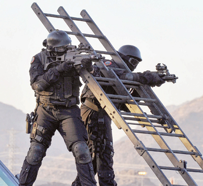 الاستعراض العسكري .. مشهد مهيب تمازج فيه هزيم الرعد وصيحات صقور الأمن