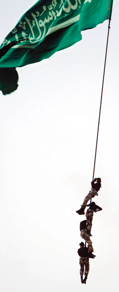 الاستعراض العسكري .. مشهد مهيب تمازج فيه هزيم الرعد وصيحات صقور الأمن