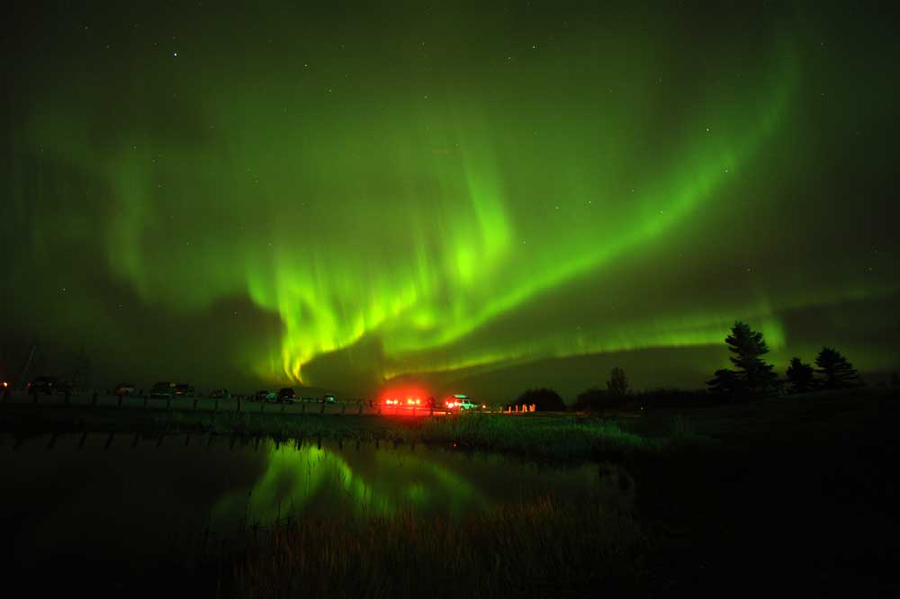 الشفق القطبي الشمالي في ألاسكا  وهو مزيج من الالوان الخلابة تتشكل على القطبين الشمالي والجنوبي للكرة الأرضية