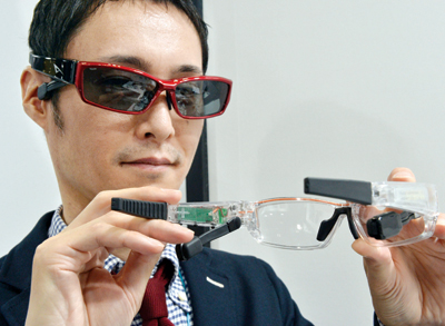 العالم يتحدث عبر النظارات في 2013