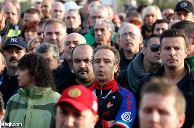 قصة مصورة : فورد تقرر إغلاق مصنعها في بلجيكا .. والحزن يخيم على موظفيها