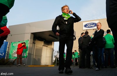 قصة مصورة : فورد تقرر إغلاق مصنعها في بلجيكا .. والحزن يخيم على موظفيها