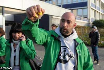 قصة مصورة : فورد تقرر إغلاق مصنعها في بلجيكا .. والحزن يخيم على موظفيها