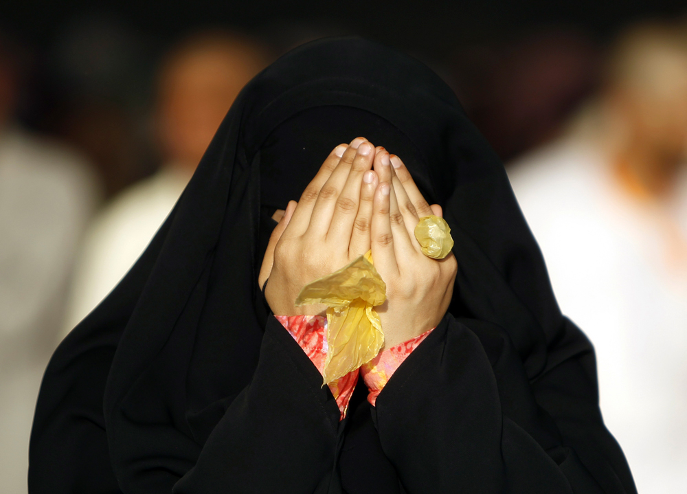 قصة مصورة : ضيوف الرحمن يرمون الجمرات في ثاني أيام التشريق