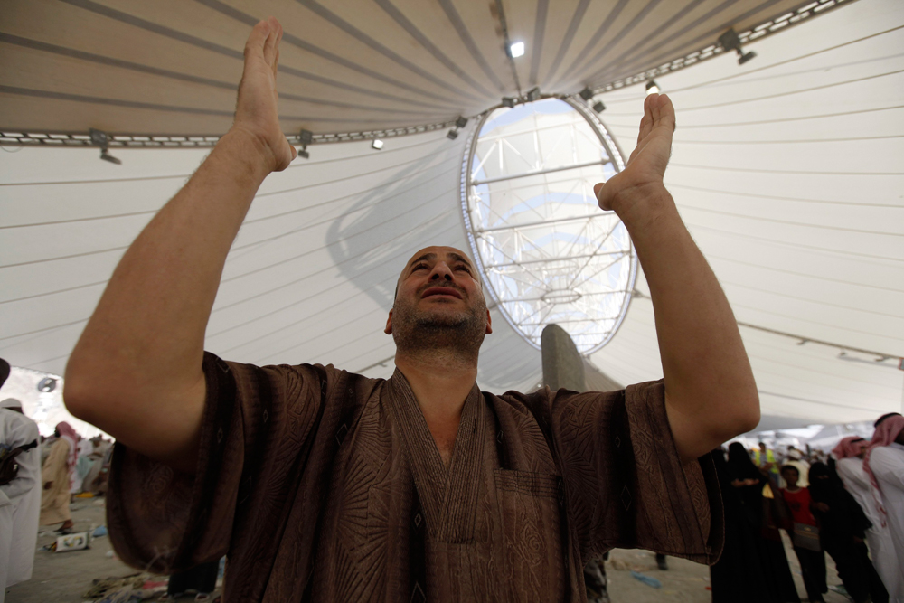 قصة مصورة : ضيوف الرحمن ينهون مناسك الحج اليوم