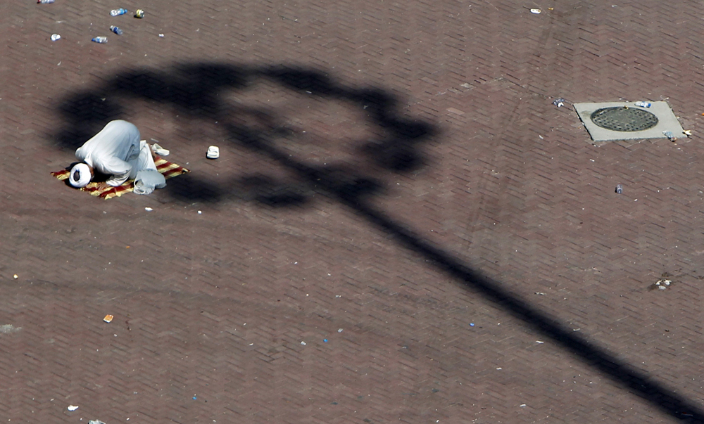 قصة مصورة : ضيوف الرحمن ينهون مناسك الحج اليوم