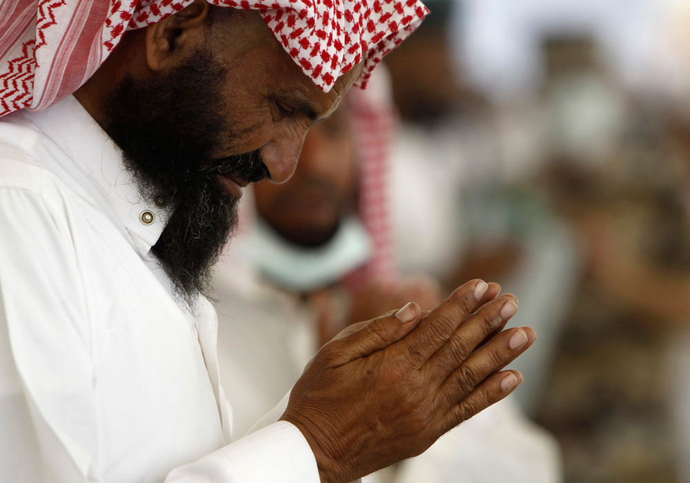 قصة مصورة : ضيوف الرحمن ينهون مناسك الحج اليوم