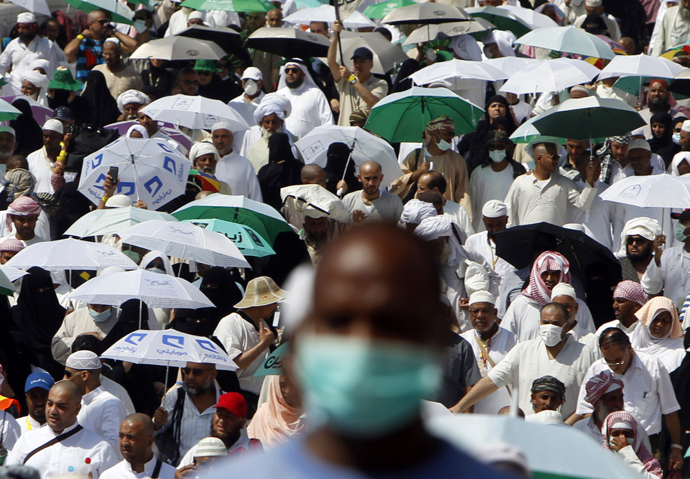 قصة مصورة : ضيوف الرحمن ينهون مناسك الحج اليوم