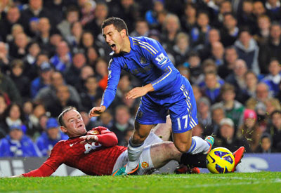 قصة مصورة : هيرنانديز يمنح يونايتد فوزا مثير للجدل على تشيلسي