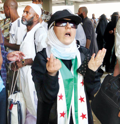 الحجاج يودعون المشاعر المقدسة بالبكاء والدعاء.. والشراء