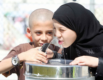 الحجاج يودعون المشاعر المقدسة بالبكاء والدعاء.. والشراء