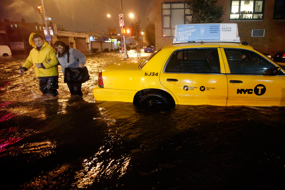 اعصار ساندي يخلف 31 قتيلا في الولايات المتحدة وقتيلا في كندا