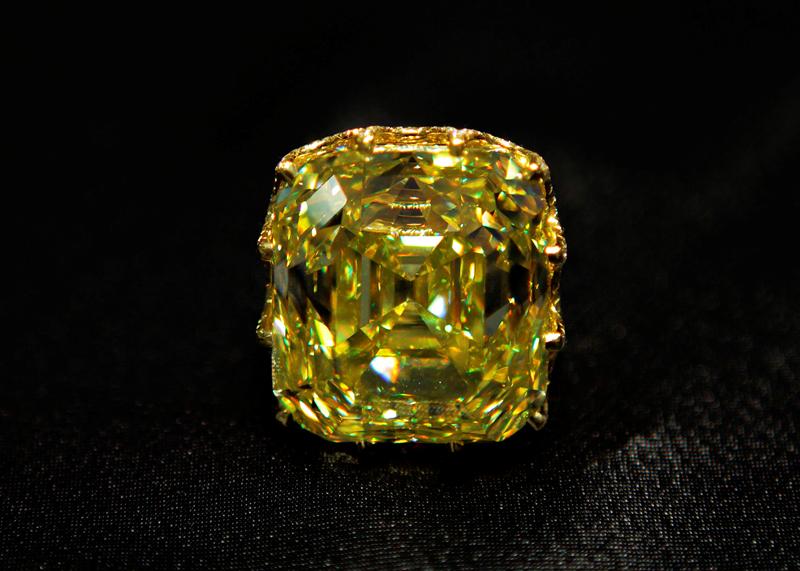 قصة مصورة.. عرض خاتم ألماس بـ 56 مليون ريال