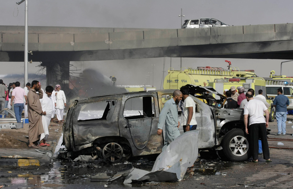 قصة مصورة.. انفجار شاحنة الغاز في الرياض بعدسات وكالات الأنباء