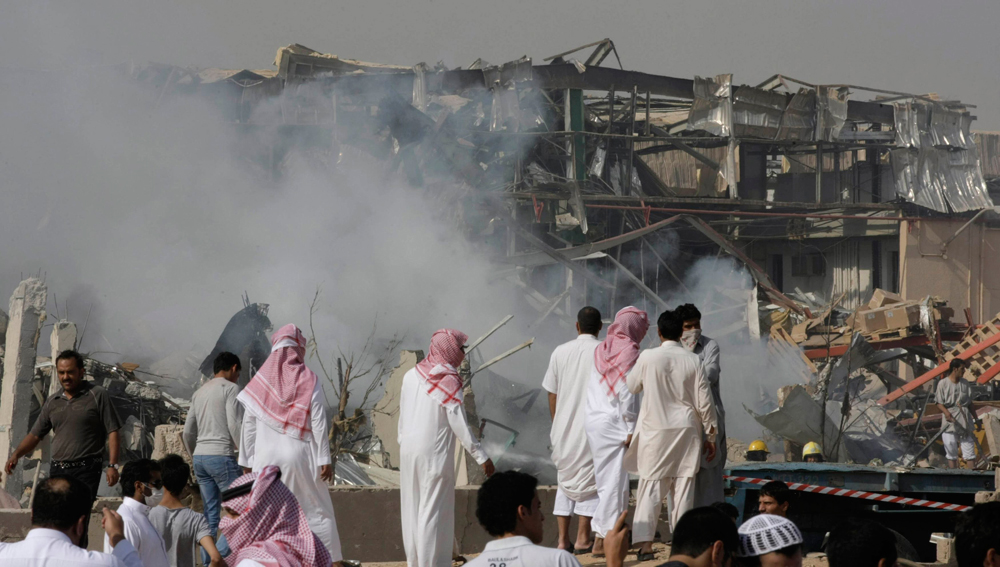 قصة مصورة.. انفجار شاحنة الغاز في الرياض بعدسات وكالات الأنباء