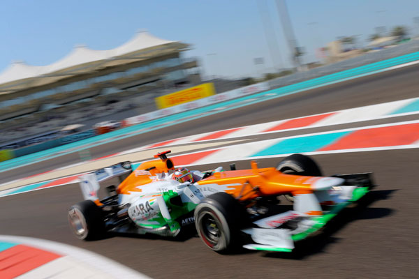 قصة مصورة: هاميلتون الأسرع في التجارب الأولى لسباق أبوظبي