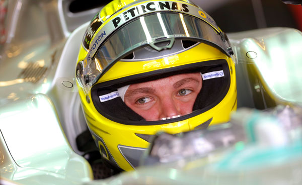 قصة مصورة: هاميلتون الأسرع في التجارب الأولى لسباق أبوظبي