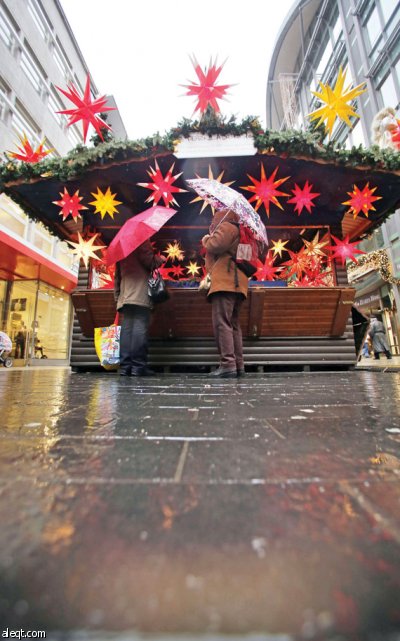 نساء في محل هدايا في مدينة لايبزيغ الألمانية