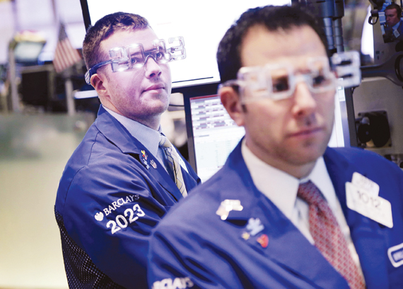 الاقتصاد العالمي المتعثر يستقبل 2013 بتفاؤل