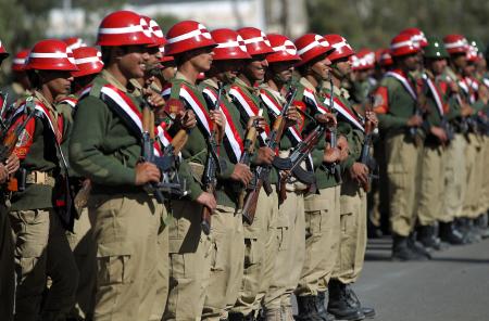 قصة مصورة: القوات اليمنية تستعرض مهاراتها