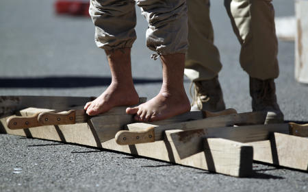 قصة مصورة: القوات اليمنية تستعرض مهاراتها