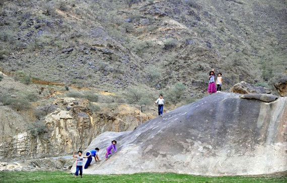 قصة مصورة : دفء وجمال "القلوة" يرسمان لتهامة الباحة أجواء طبيعية خلابة