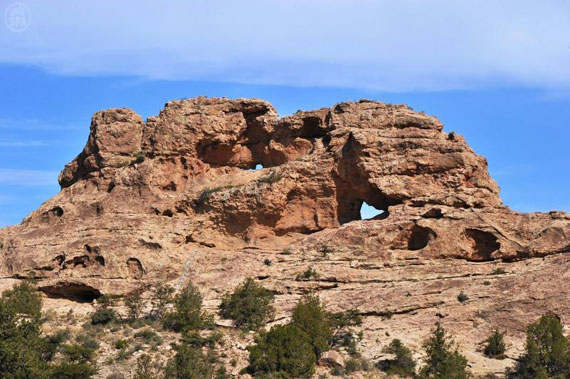 قصة مصورة : تنومة .. مدينة تعيش تحت الغابات وتشرب من شلال طبيعي