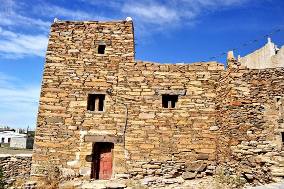 قصة مصورة : تنومة .. مدينة تعيش تحت الغابات وتشرب من شلال طبيعي