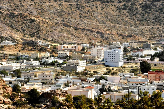 قصة مصورة : تنومة .. مدينة تعيش تحت الغابات وتشرب من شلال طبيعي