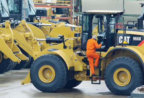 أكبر شركة معدات عالمية تخطط لتسريح 1400 من عمالها