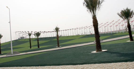 قصة مصورة : افتتاح مشروع امتداد طريقي أبي بكر والعروبة عبر القاعدة الجوية