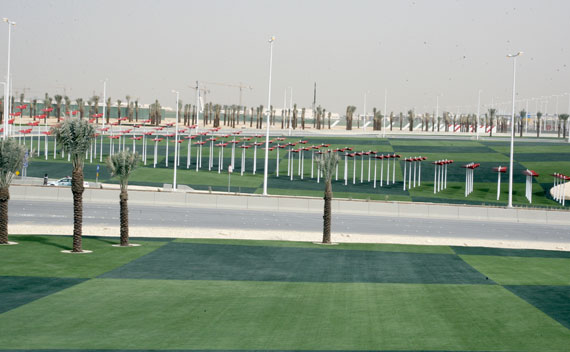 قصة مصورة : افتتاح مشروع امتداد طريقي أبي بكر والعروبة عبر القاعدة الجوية