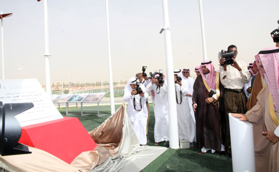 قصة مصورة : افتتاح مشروع امتداد طريقي أبي بكر والعروبة عبر القاعدة الجوية