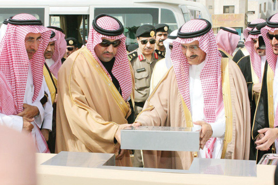 شرايين الرياض تتصل عبر طرق القاعدة الجوية