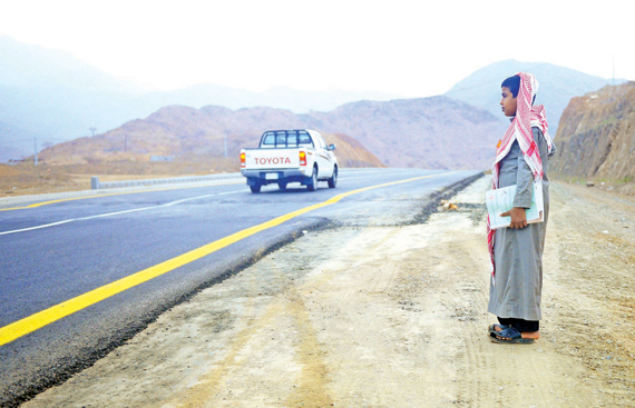 جازان: طلاب «الريث» يتعرضون للمخاطر في رحلتهم الدراسية اليومية